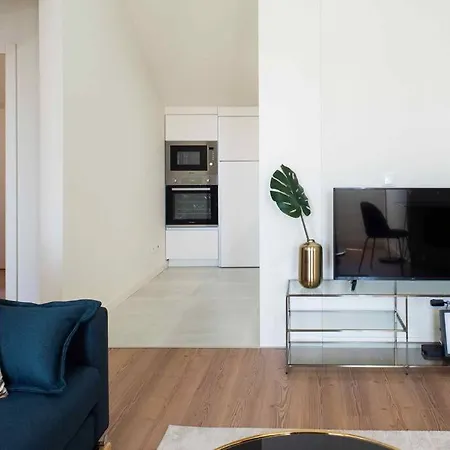 Pardal 2b - Penthouse In Alcantara - Parking Nearby *